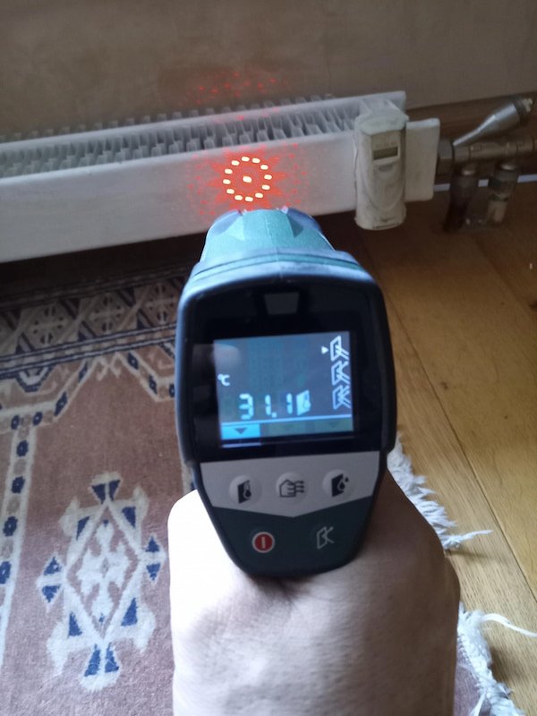 contrôle de la température du radiateur après désembouage