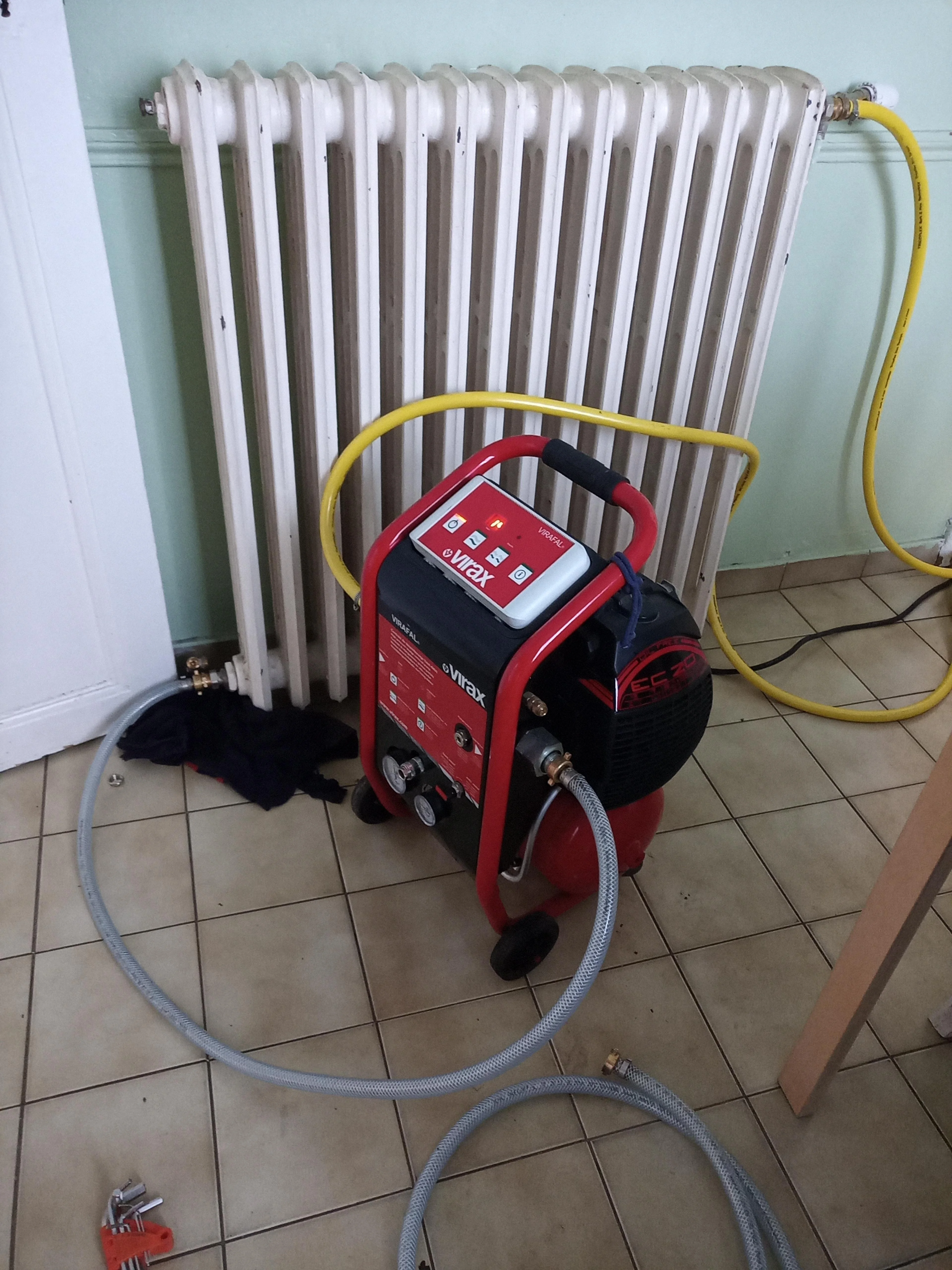 Tube de radiateur bouché par la boue