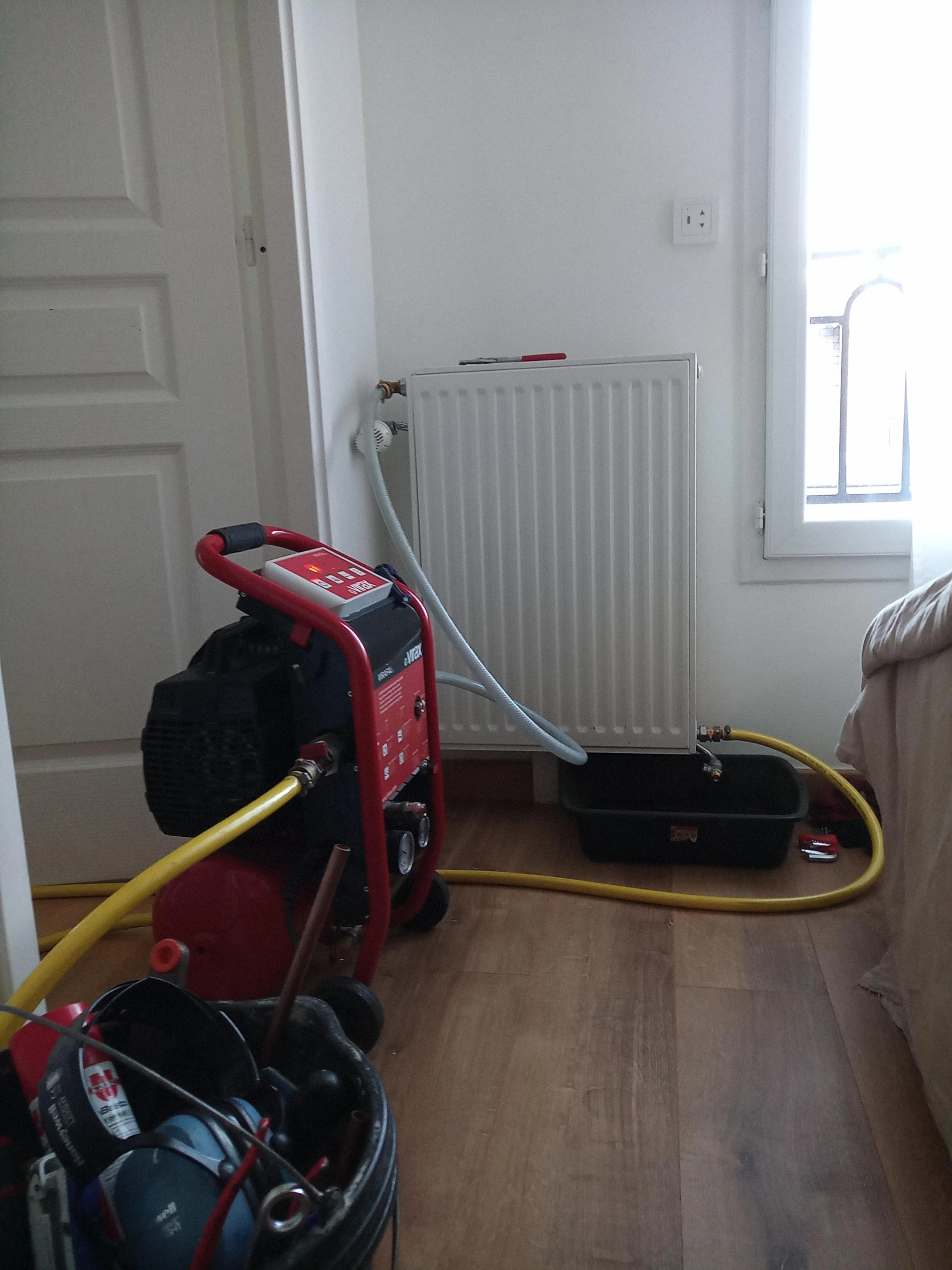 Désembouage des radiateurs dans une maison